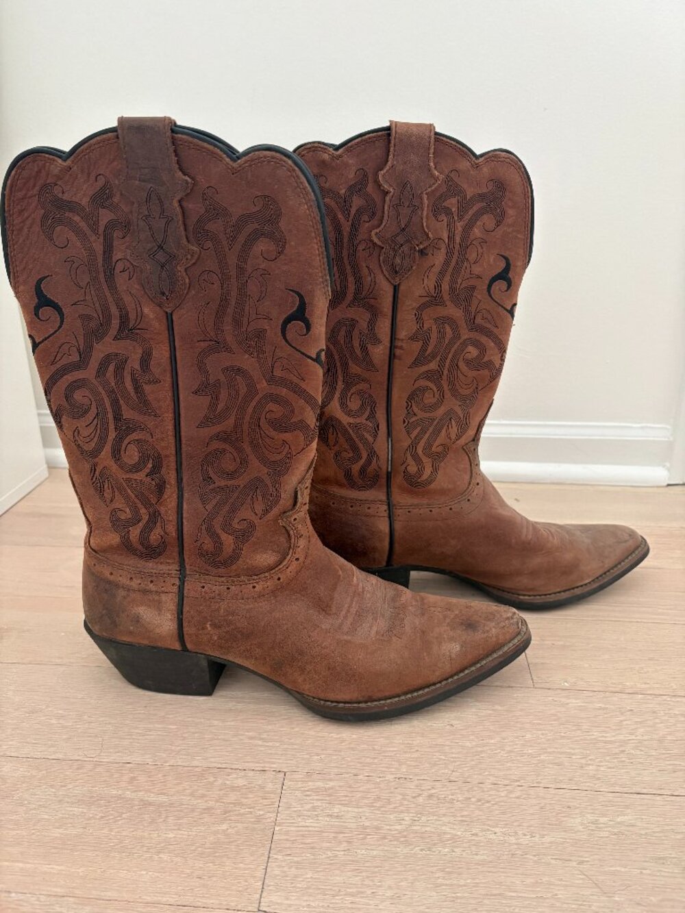 Justin boots leather cowboy boots